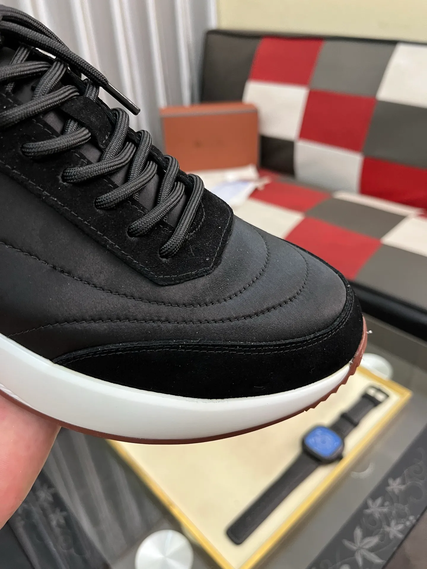 Men's shoes 💰458⌚️⌚️ Loro Pian* Loro Pian* casual shoes are made of cowhide frosted cowhide. Unique texture, simple and elegant, in line with Asian shoe lasts. Almond toe bar, apron style toe, drum-stitched upper. Same color stitching details. Slip-on style for easy on and off. Original color full cowhide lining. The insole is decorated with the 🈶️ brand logo. The original open-molded TPU raw rubber outsole. The soft rubber sole has super grip performance. Comfortable and casual style. You can create 🉑casual🉑formal urban style at will!  Code number: 38-44
